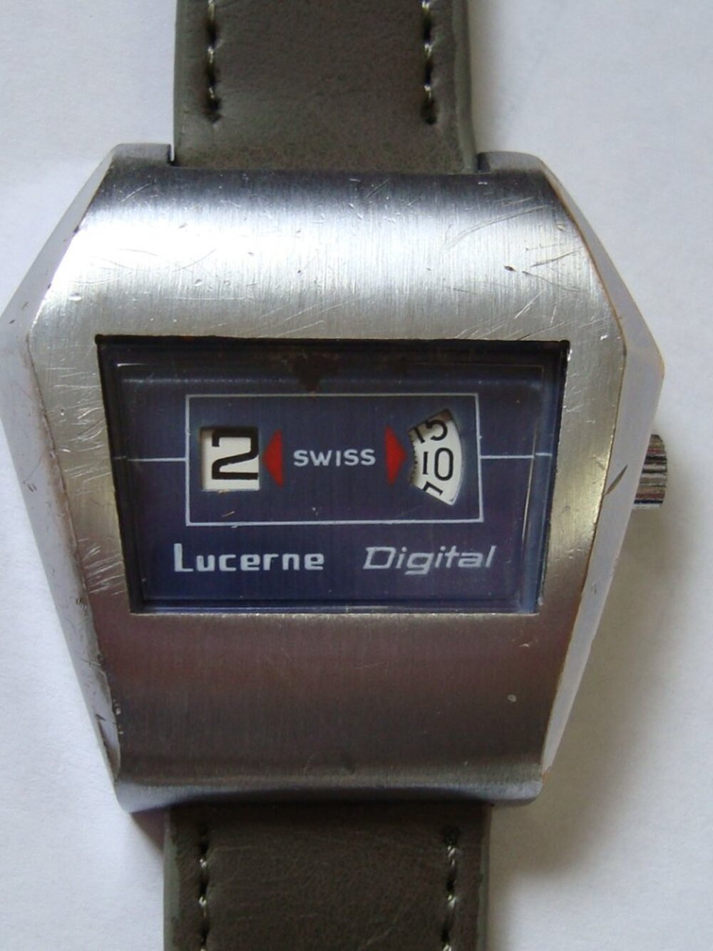 VINTAGE WIND UP LUCERNE 1 JEWEL JUMP HOURS,RUN GREAT